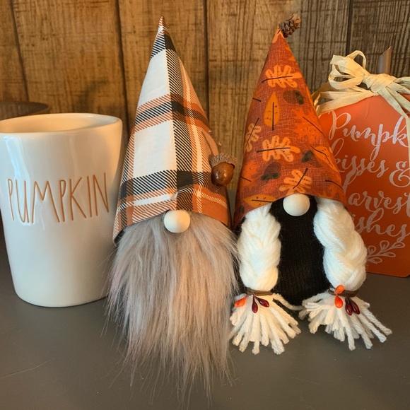 1 pair Fall 🍂 seasonal gnomes - Picture 2 of 2